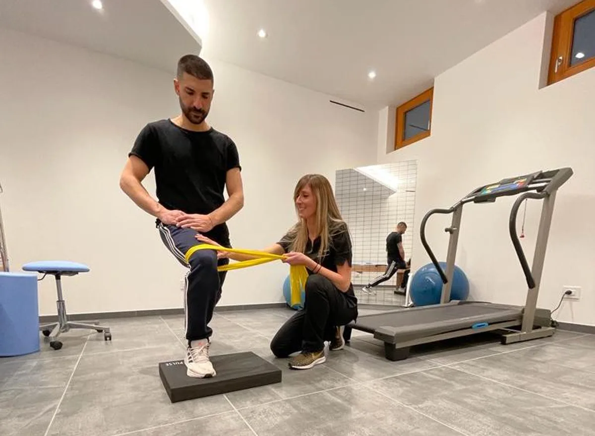 Erika Voltan durante una seduta di riabilitazione in studio